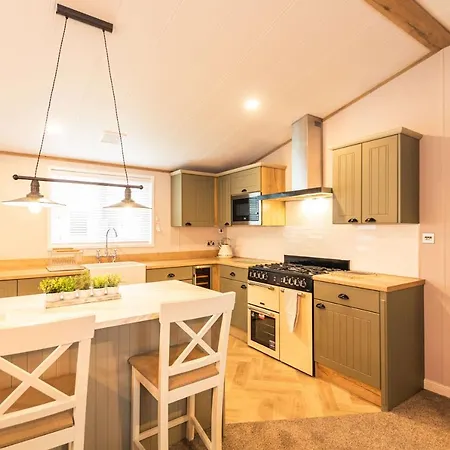 Cherry With Hot Tub Daire York