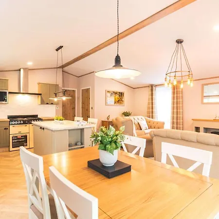 Cherry With Hot Tub דירה *