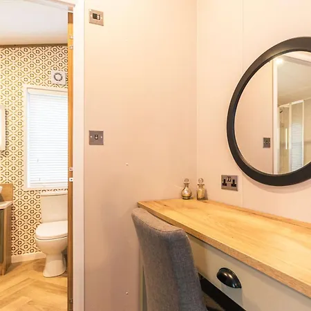 Cherry With Hot Tub Daire York